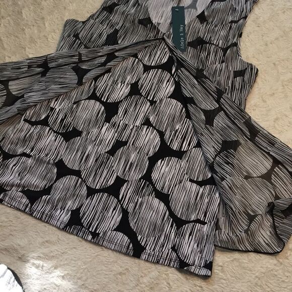 NWT Ladies Blouse  - Picture 5 of 7